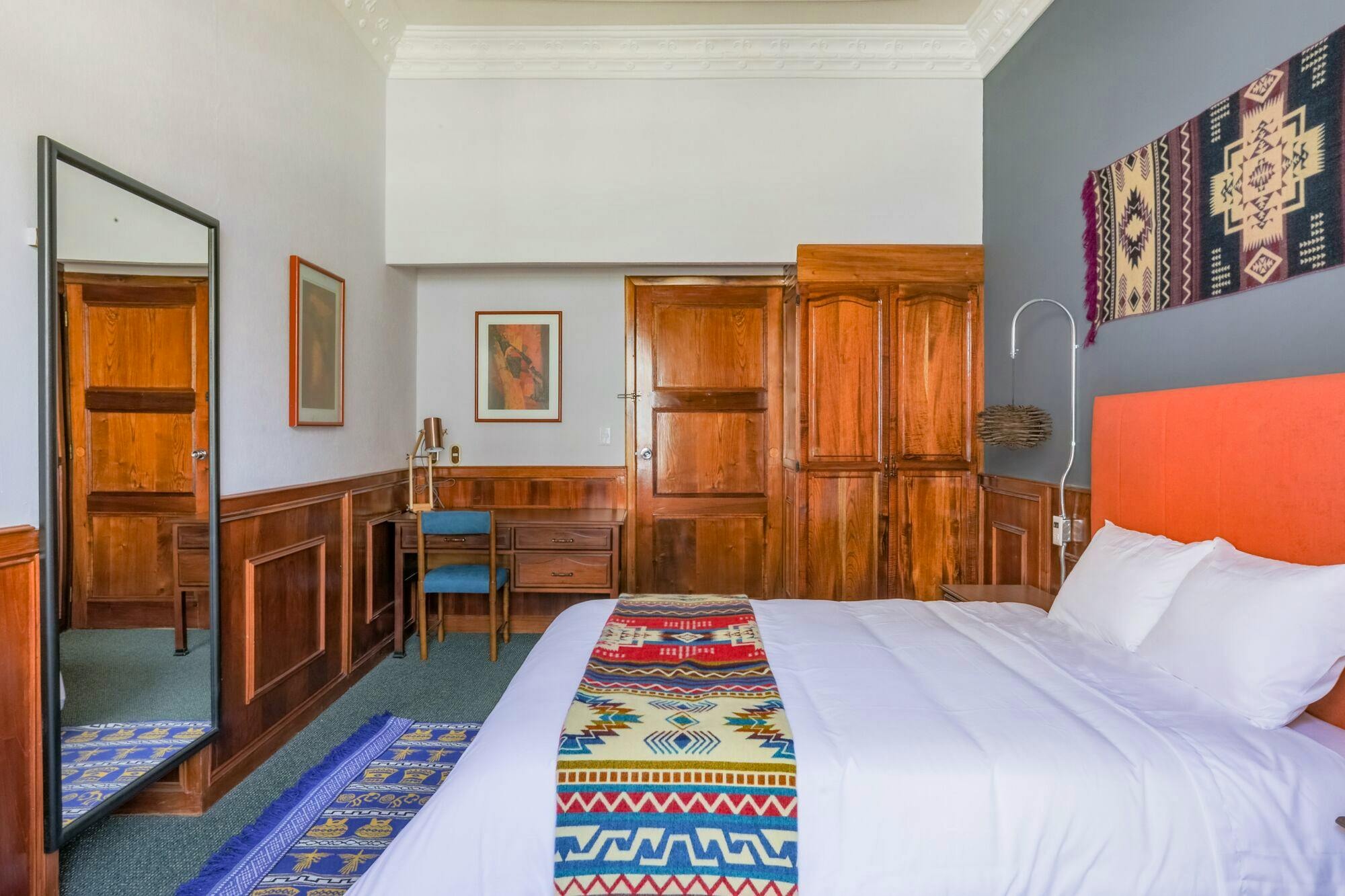 Private Room I - Colonial Renovated Building w/ Coworking - Gallery - 7