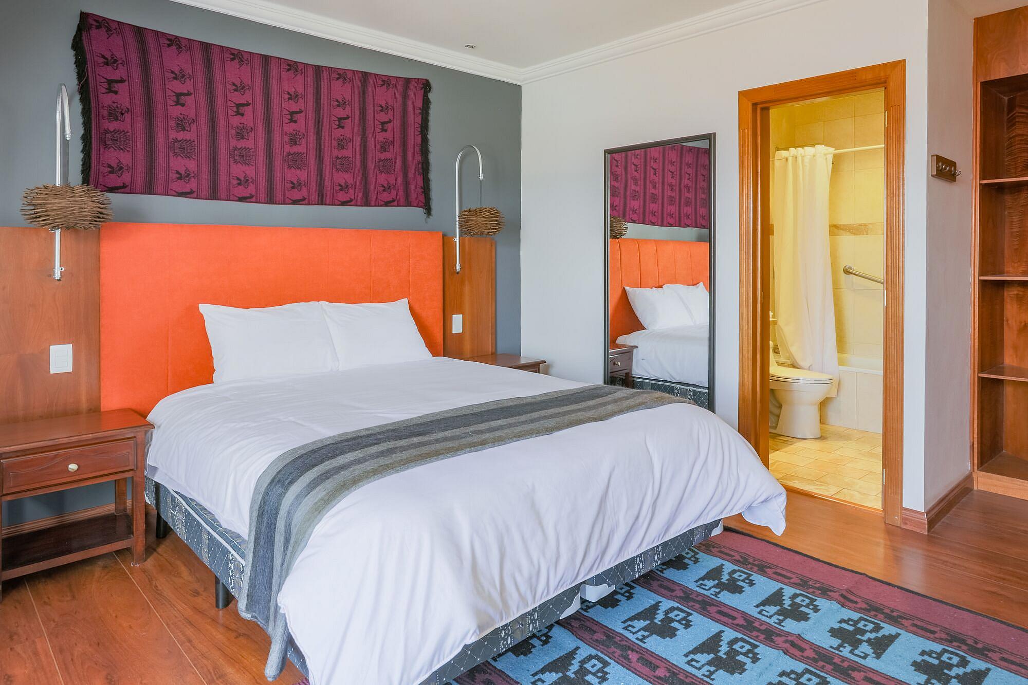 Private Room I - Colonial Renovated Building w/ Coworking - Gallery - 4