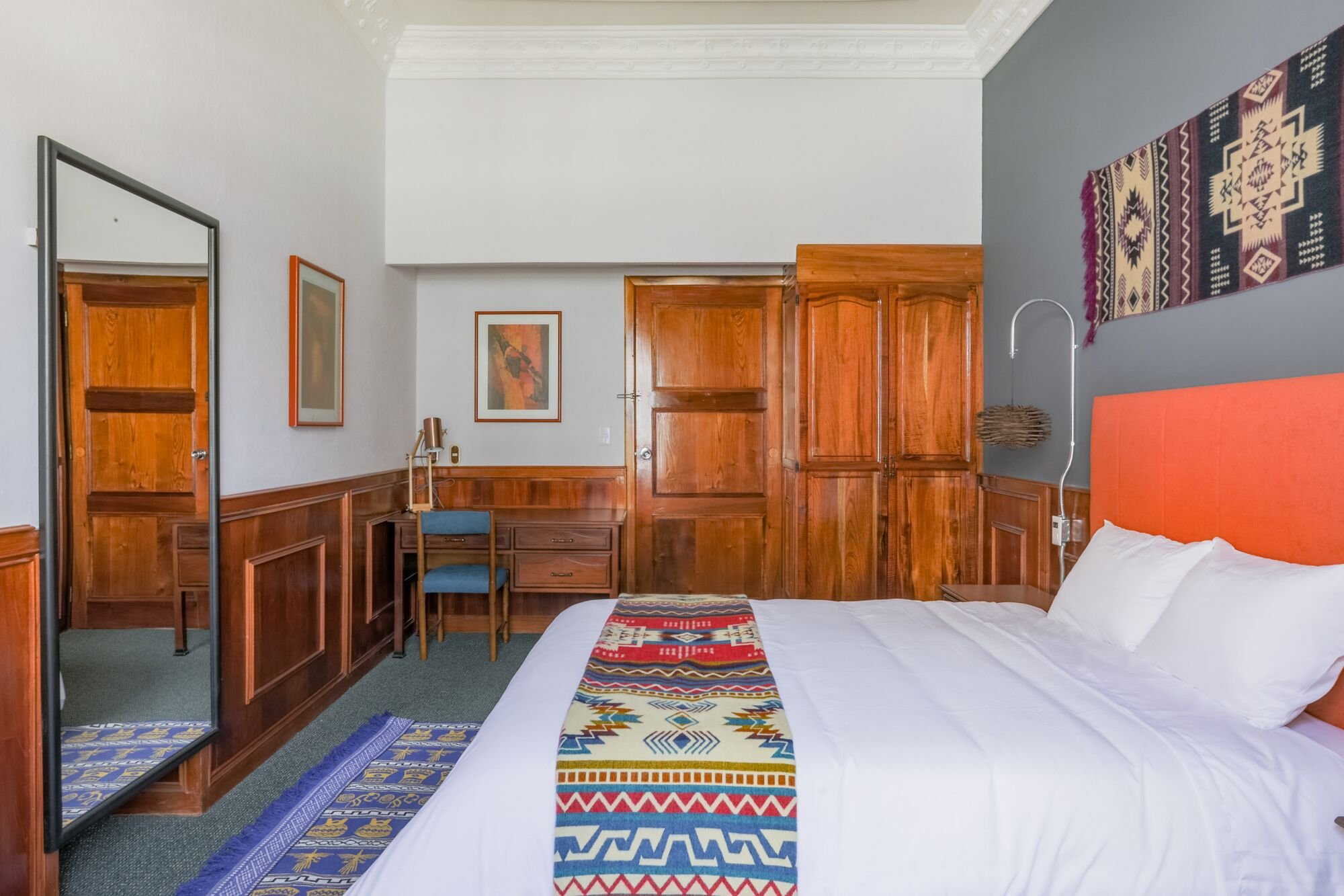 Private Room I - Colonial Renovated Building w/ Coworking - Gallery - 5