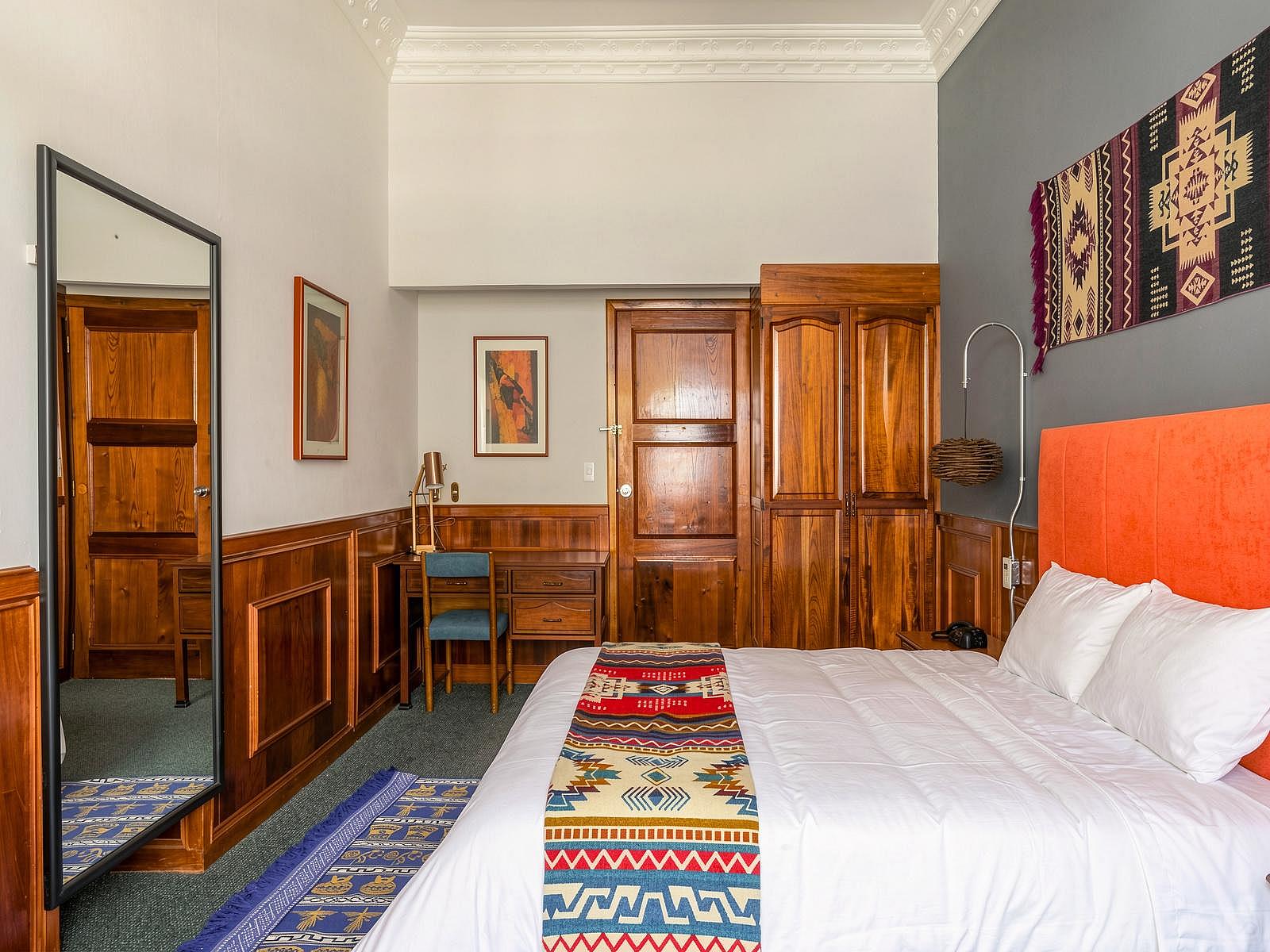 Private Room I - Colonial Renovated Building w/ Coworking - Gallery - 2