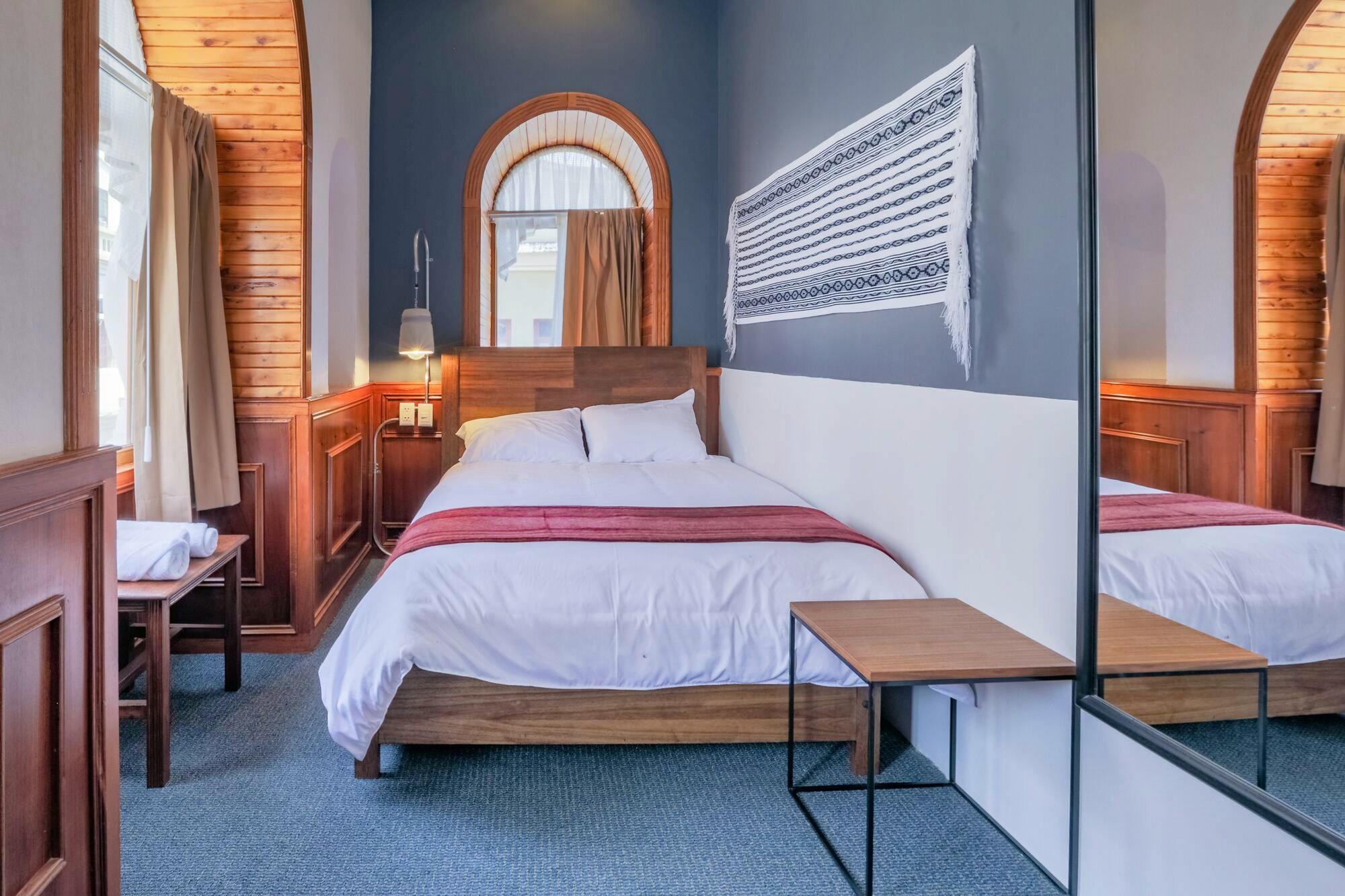 Private Room II - Colonial Renovated Building w/ Coworking - Gallery - 7