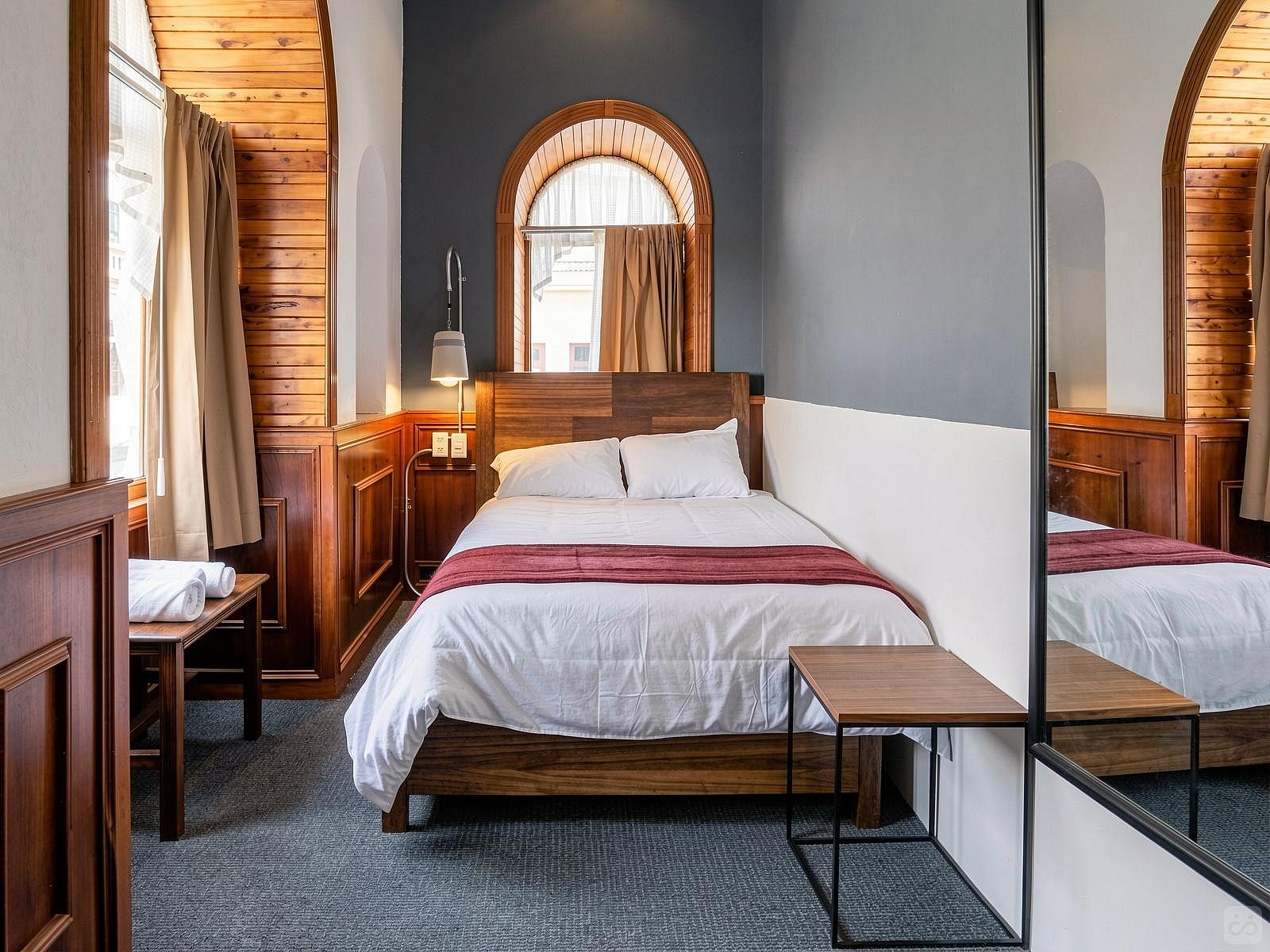 Private Room II - Colonial Renovated Building w/ Coworking - Gallery - 1