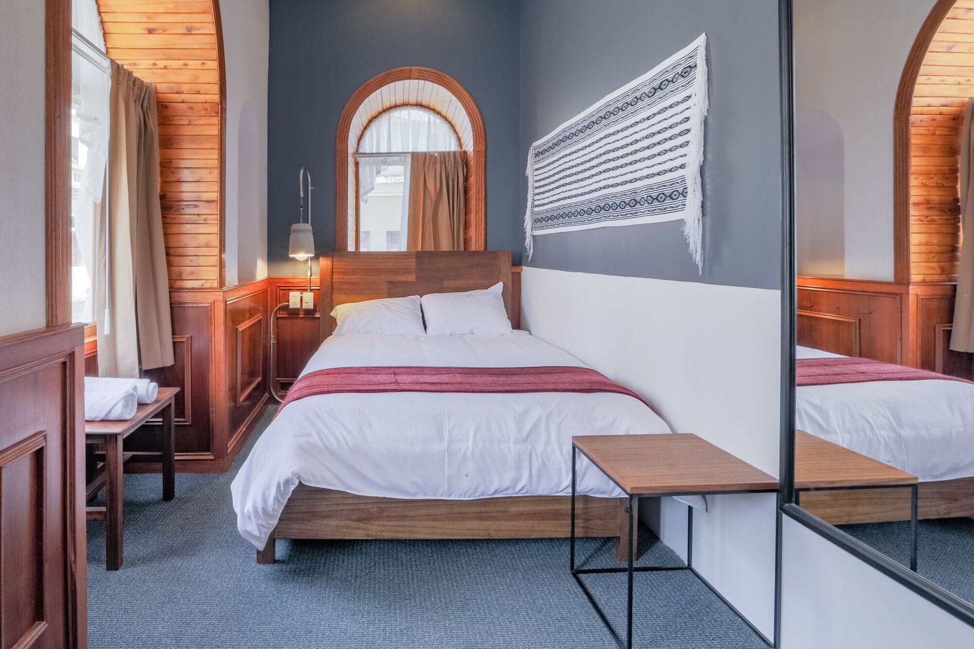 Private Room II - Colonial Renovated Building w/ Coworking - Gallery - 9