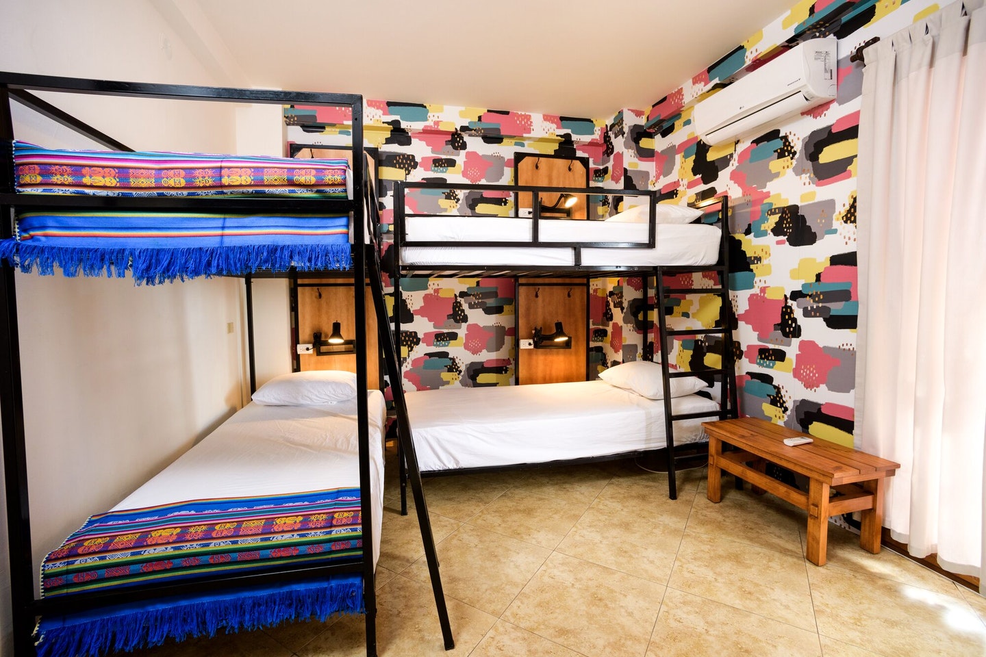 Bed In A 4-Bed Mixed Gender Room - Colonial Renovated Building w/ Coworking - Gallery - 1