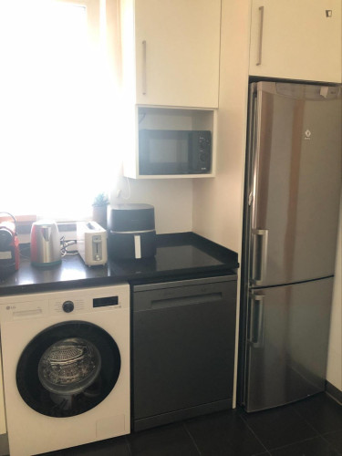 Exclusive Double Bedroom close to European University of Lisbon - Gallery - 9
