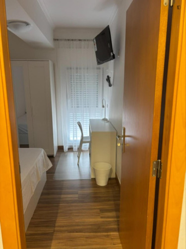 Exclusive Double Bedroom close to European University of Lisbon
