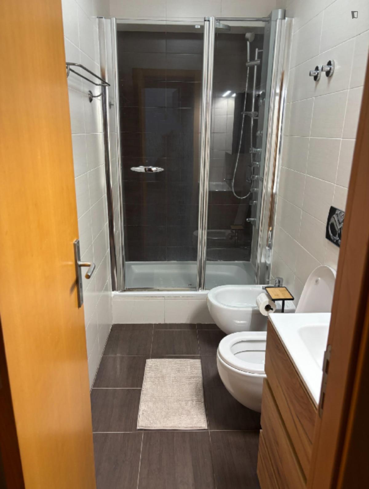 Exclusive Double Bedroom Close To European University Of Lisbon - 3