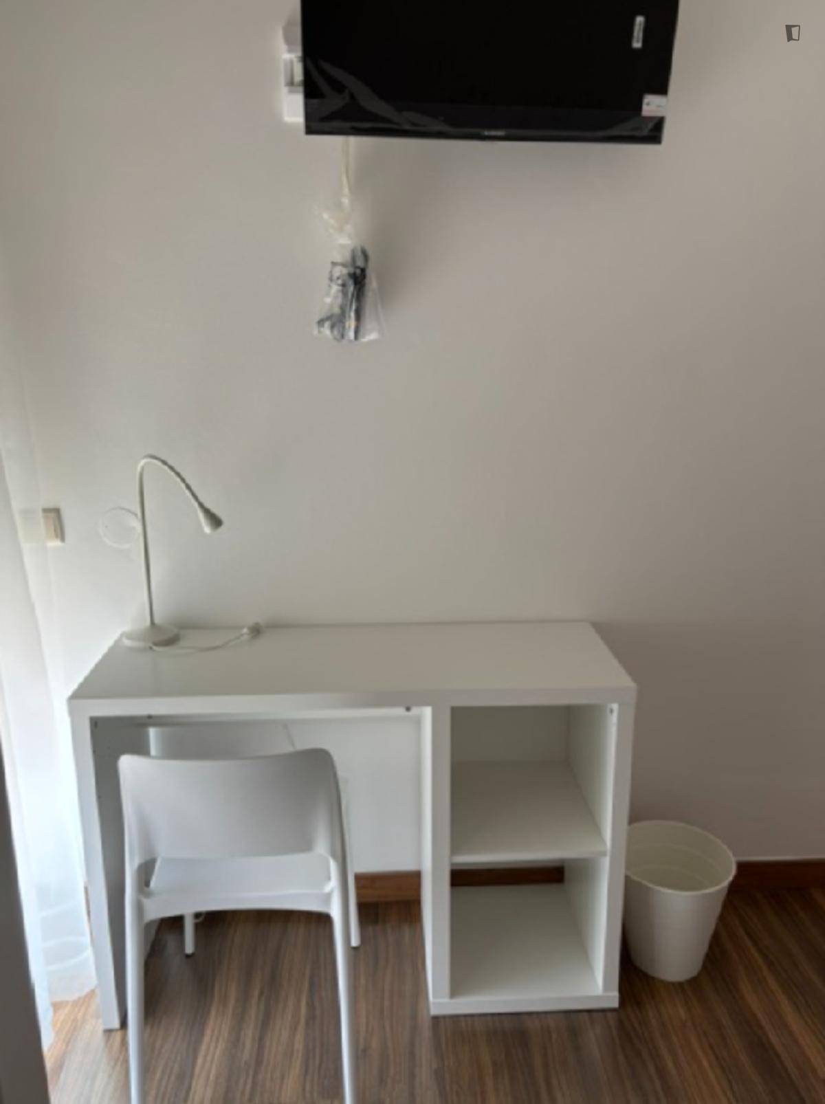 Exclusive Double Bedroom Close To European University Of Lisbon - 7