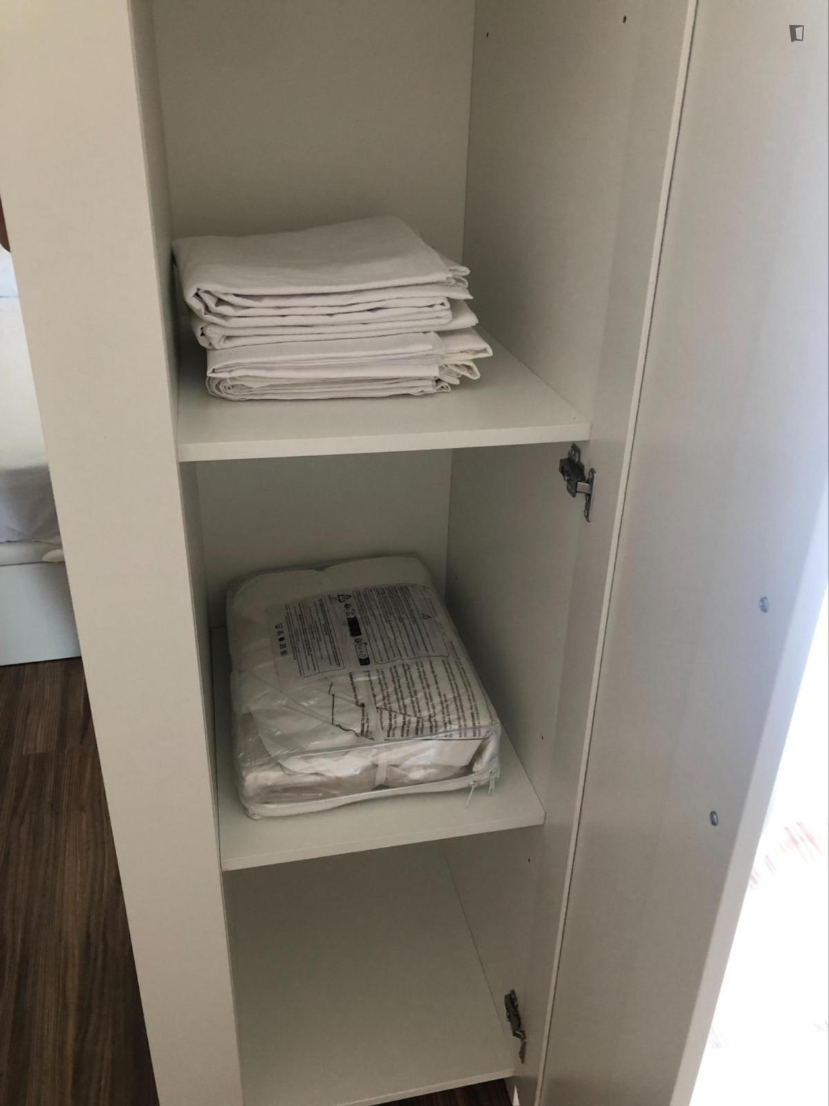 Exclusive Double Bedroom Close To European University Of Lisbon - 6