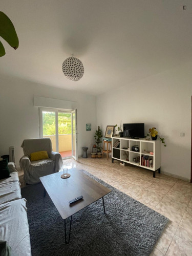 Comfy Double Bedroom close to Odivelas Metro - Gallery - 3