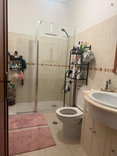 Comfy Double Bedroom close to Odivelas Metro - Gallery - 11