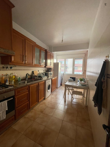 Comfy Double Bedroom close to Odivelas Metro - Gallery - 8