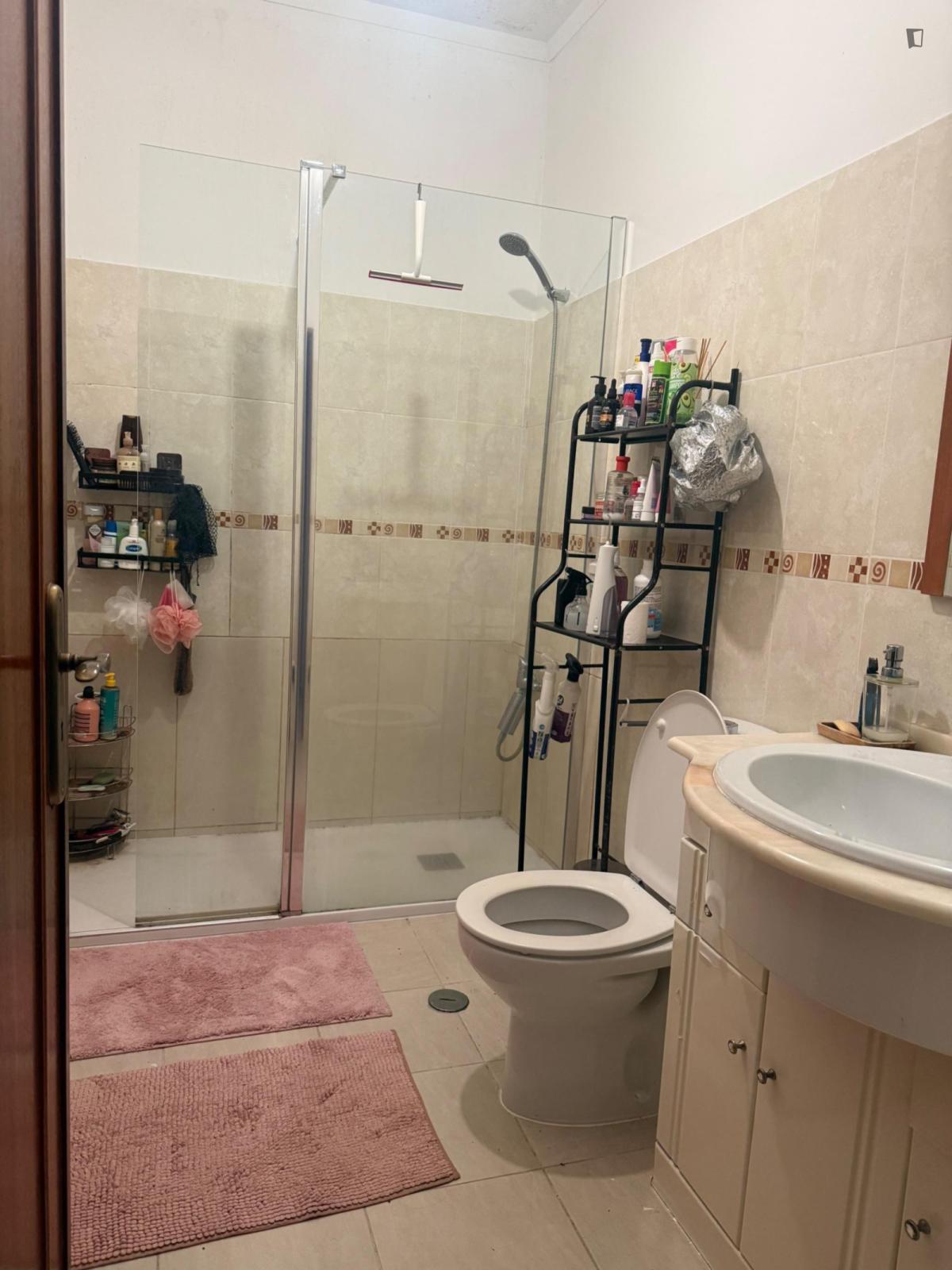 Comfy Double Bedroom Close To Odivelas Metro - 3