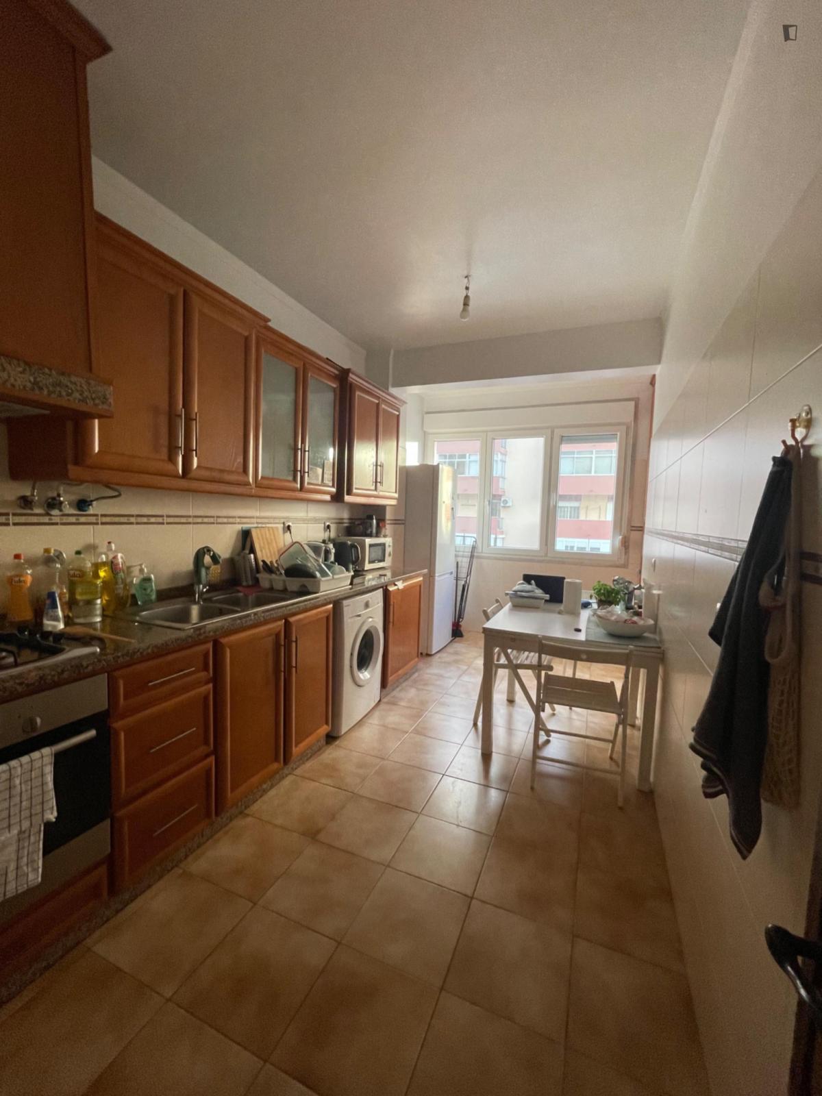 Comfy Double Bedroom Close To Odivelas Metro - 5