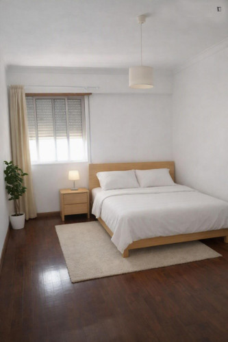 Welcoming Single Bedroom close to Chelas Metro