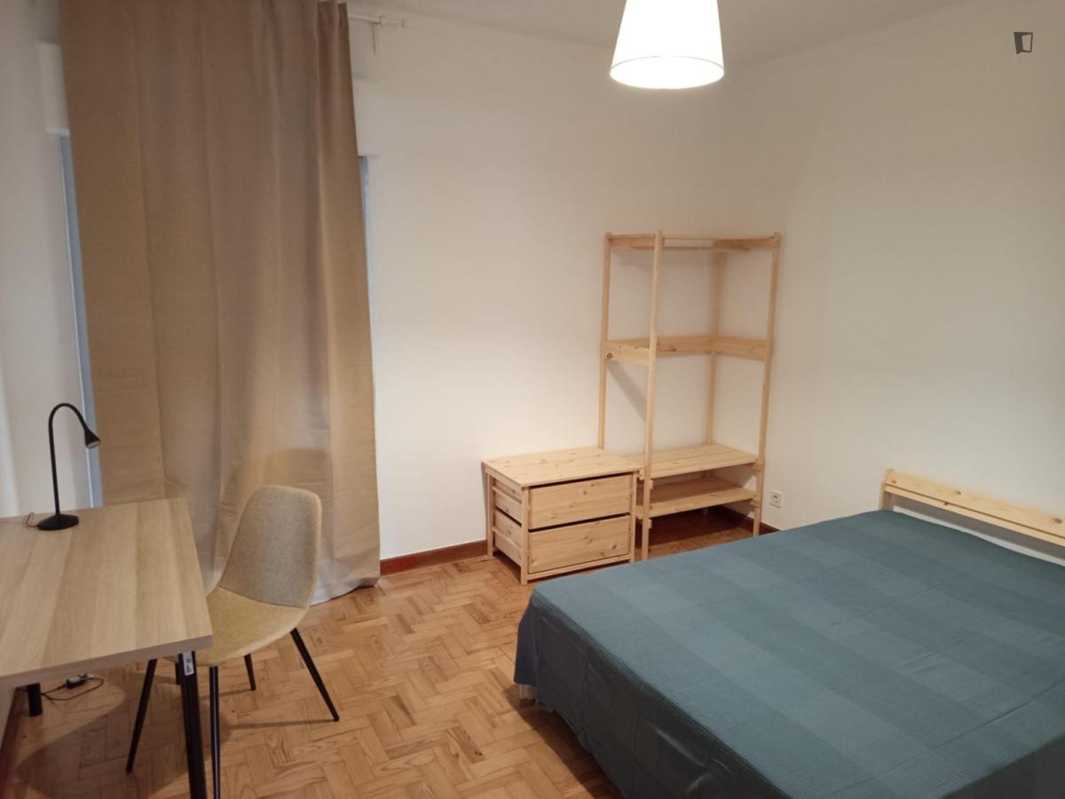 Prime Double Bedroom Close To Alhandra Train Station - 3