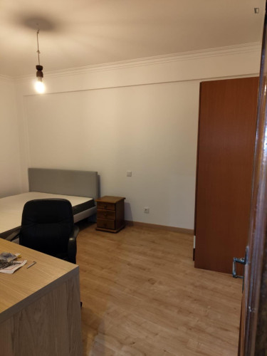Nice Double Bedroom close to Póvoa Train Station