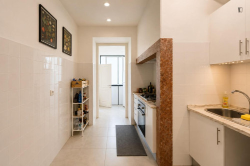Prime Double Bedroom close to Arroios Metro - Gallery - 9