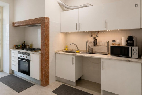 Prime Double Bedroom close to Arroios Metro - Gallery - 11