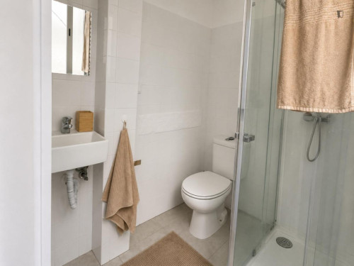 Prime Double Bedroom close to Arroios Metro - Gallery - 6