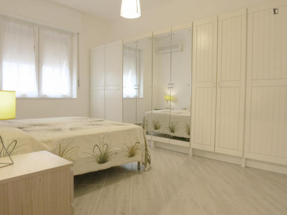 Stunning One-Bedroom Apartment Near Zara Metro Station - 17