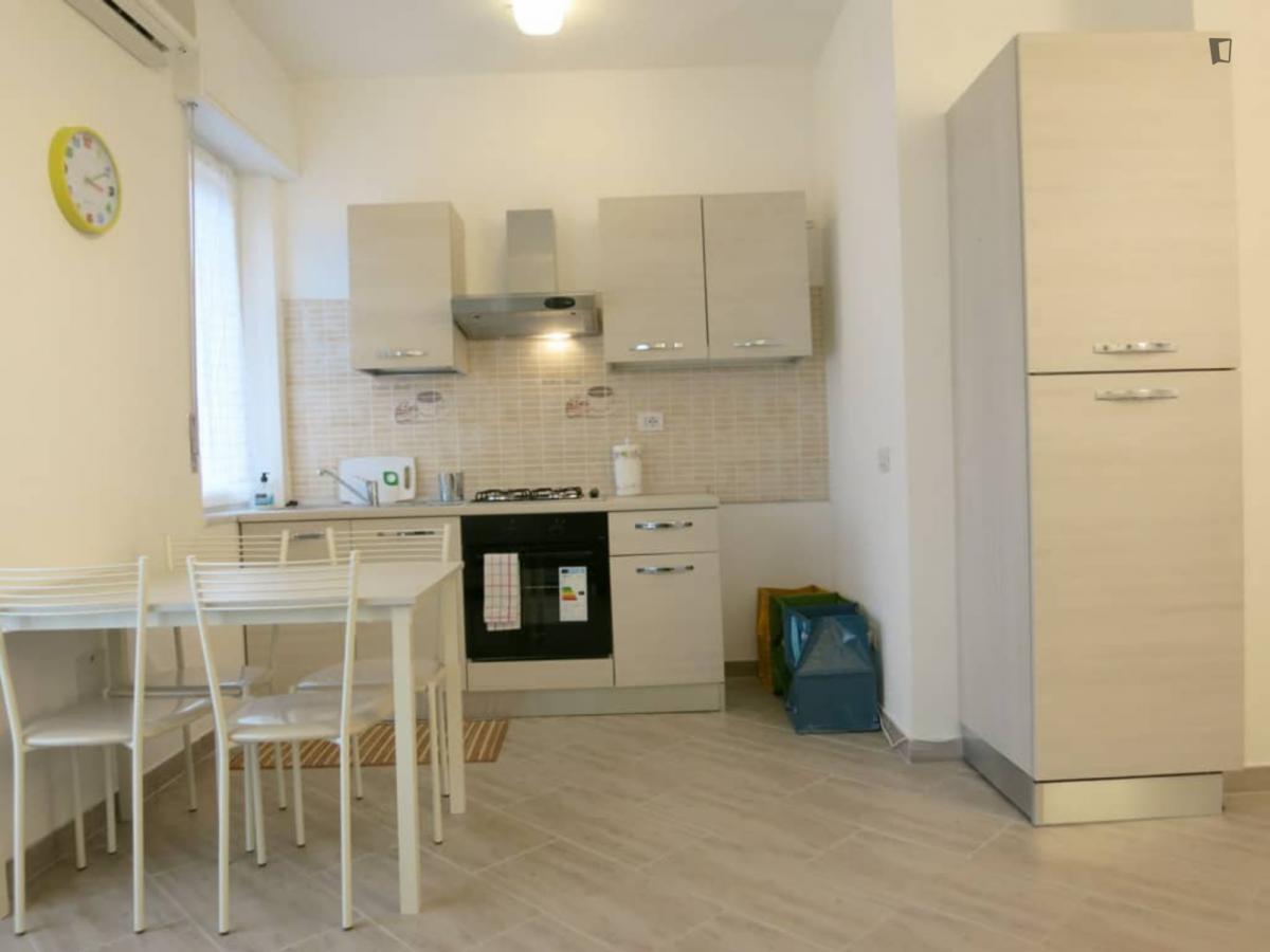 Stunning One-Bedroom Apartment Near Zara Metro Station - 13