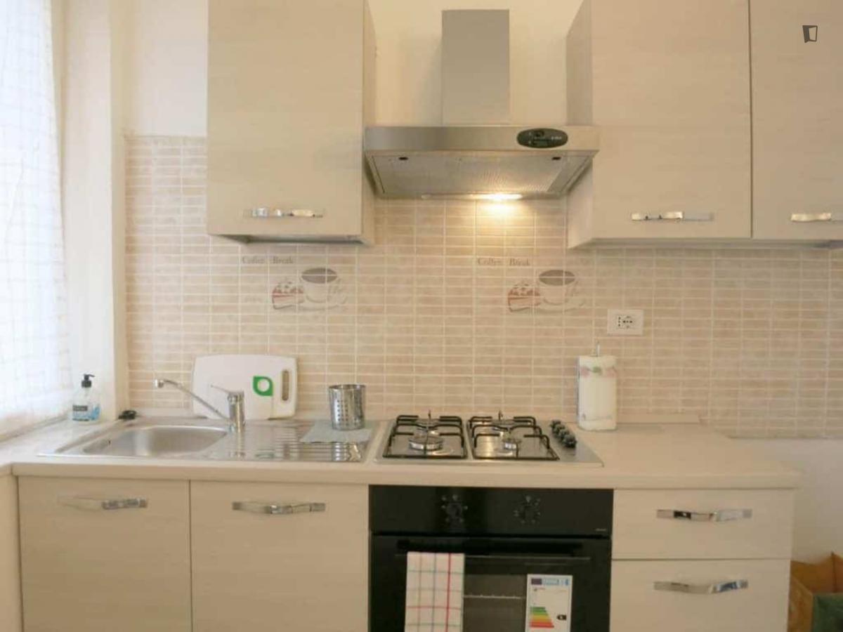 Stunning One-Bedroom Apartment Near Zara Metro Station - 12