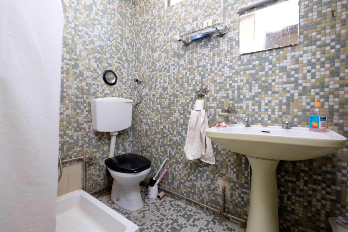 Charming Bedroom In Coimbra - 10