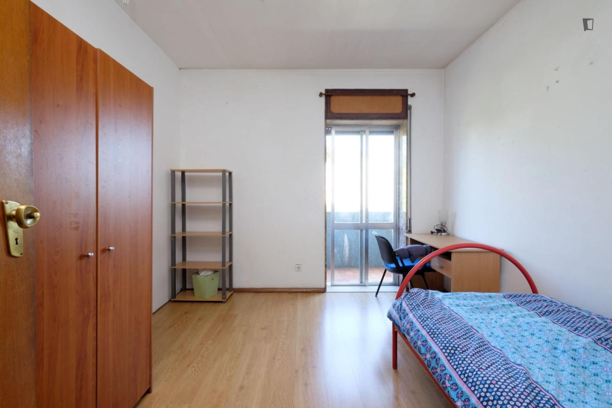 Charming Bedroom In Coimbra - 19