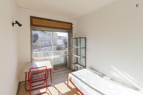 Nice bedroom not too far from FLUC - Gallery - 12