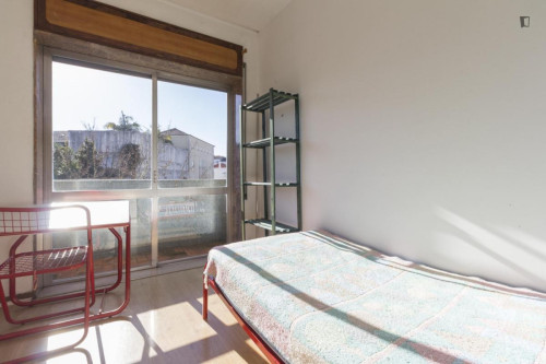 Nice bedroom not too far from FLUC - Gallery - 19