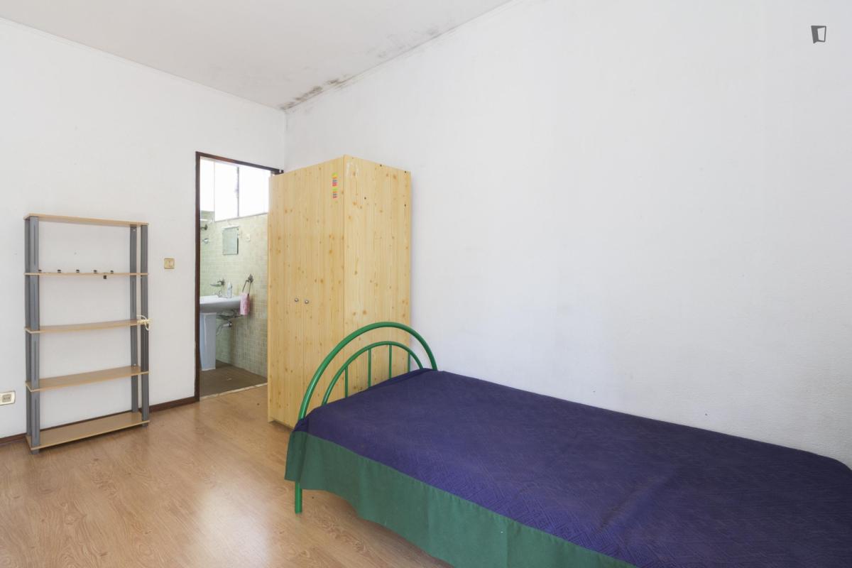 Friendly Ensuite Bedroom In Coimbra - 19
