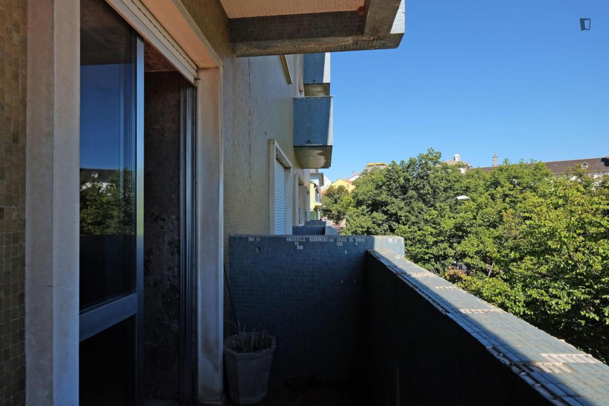 Friendly Ensuite Bedroom In Coimbra - 4