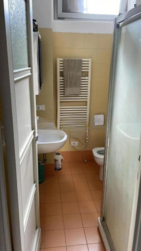 Single bedroom, in 5-bedroom apartment - Gallery - 6