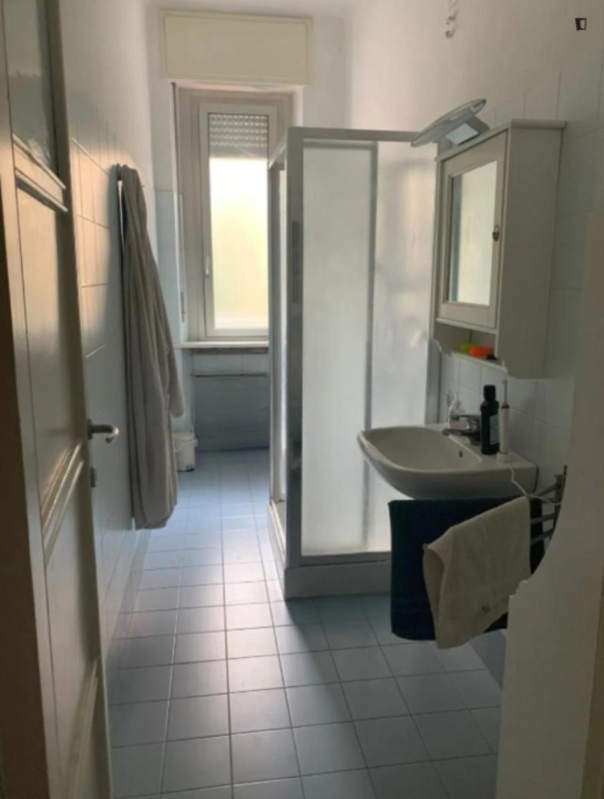 Single Bedroom, In 5-Bedroom Apartment - 4