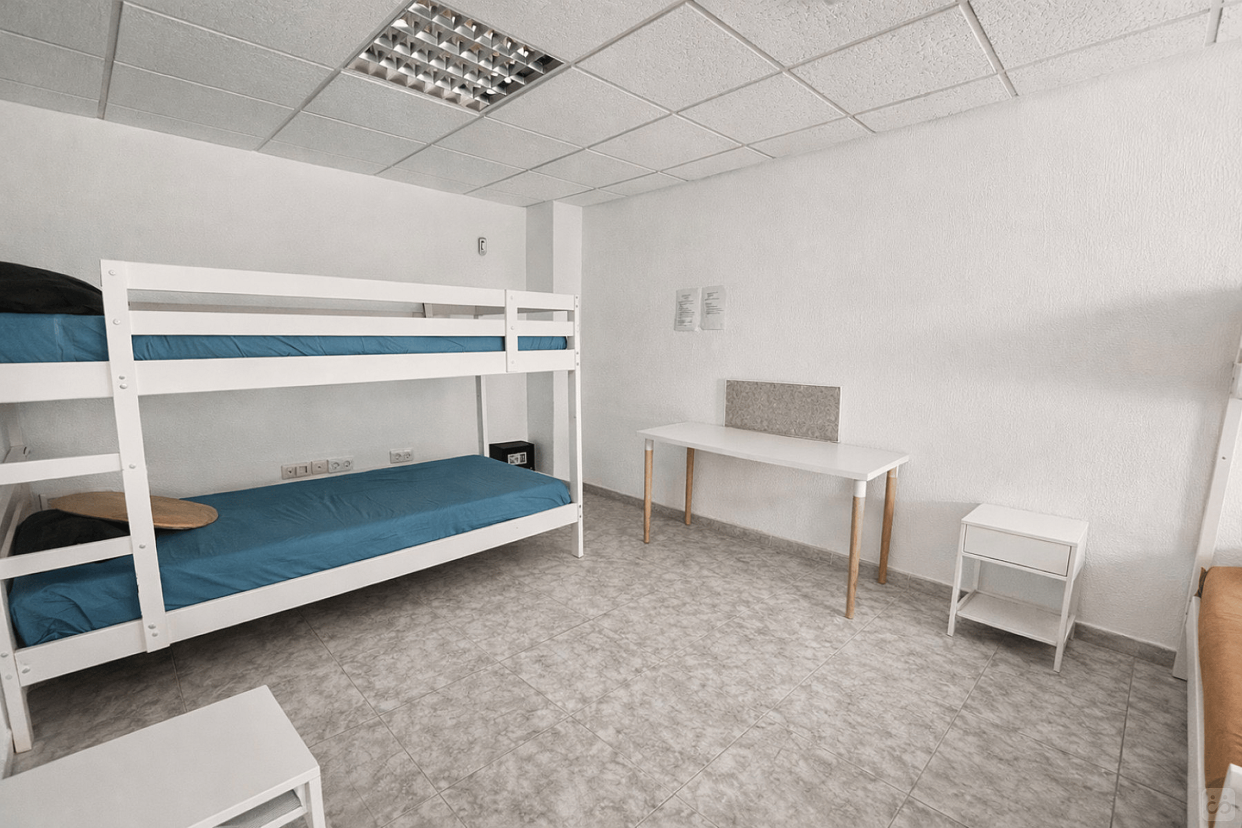 Bed In A 8-Bed Mixed Gender Room - 12