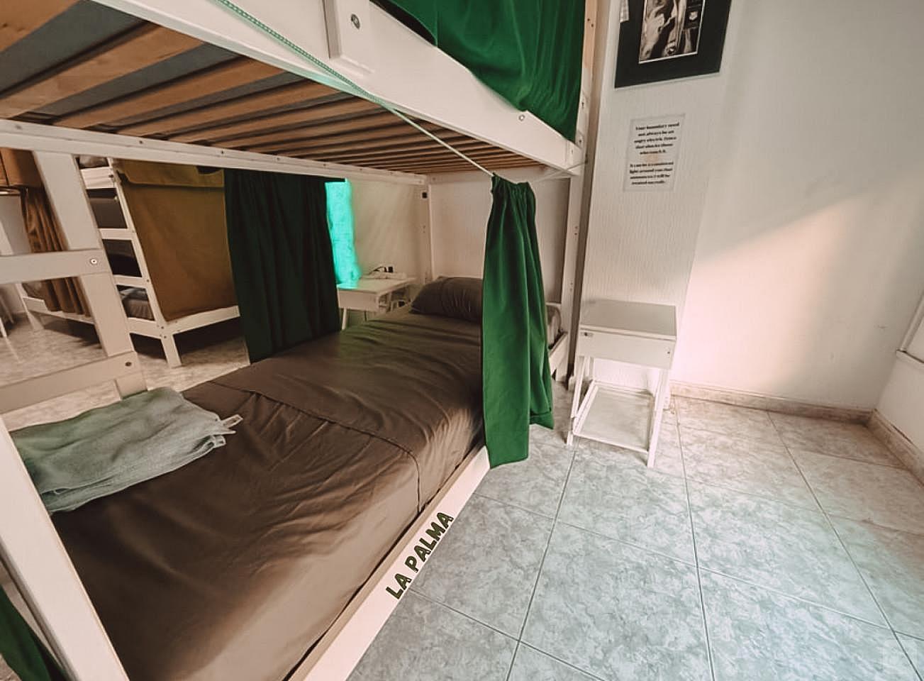 Bed In A 8-Bed Mixed Gender Room - 5