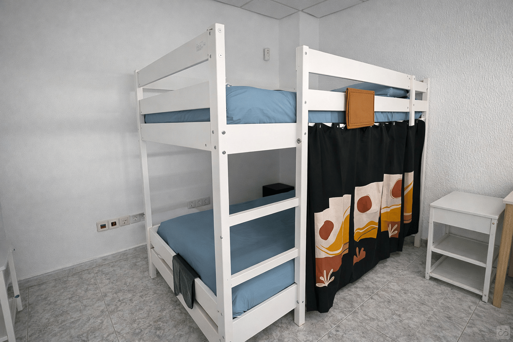 Bed In A 8-Bed Mixed Gender Room - 15