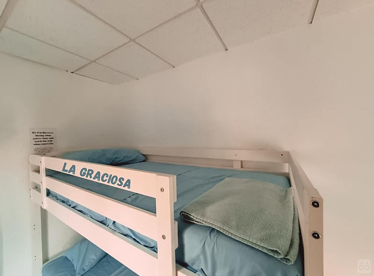 Bed In A 8-Bed Mixed Gender Room - 2