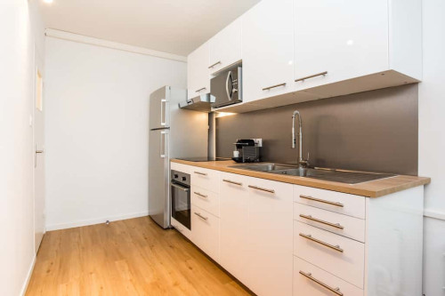 Room in Place du Morvan, Toulouse for 80 m² with 4 bedrooms