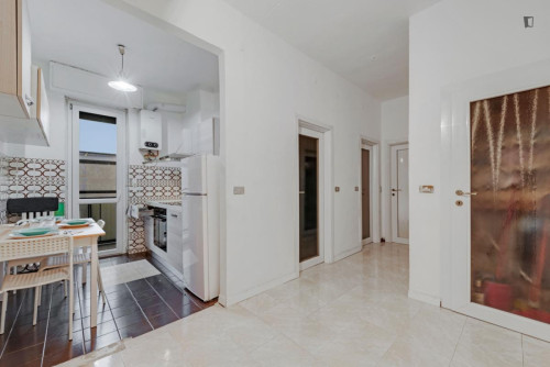 Comfy double bedroom in Quartiere Chiesa Rossa - Gallery - 6