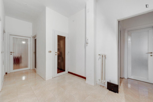 Comfy double bedroom in Quartiere Chiesa Rossa - Gallery - 10