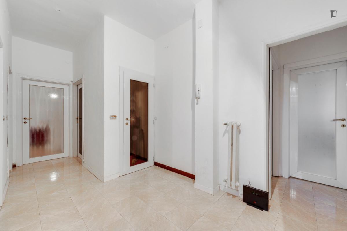 Comfy Double Bedroom In Quartiere Chiesa Rossa - 1