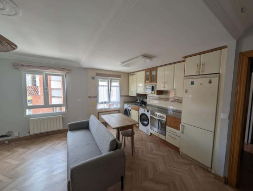 Apartment in Calle Segovia, Burgos for 80 m² with 3 bedrooms - Gallery - 3