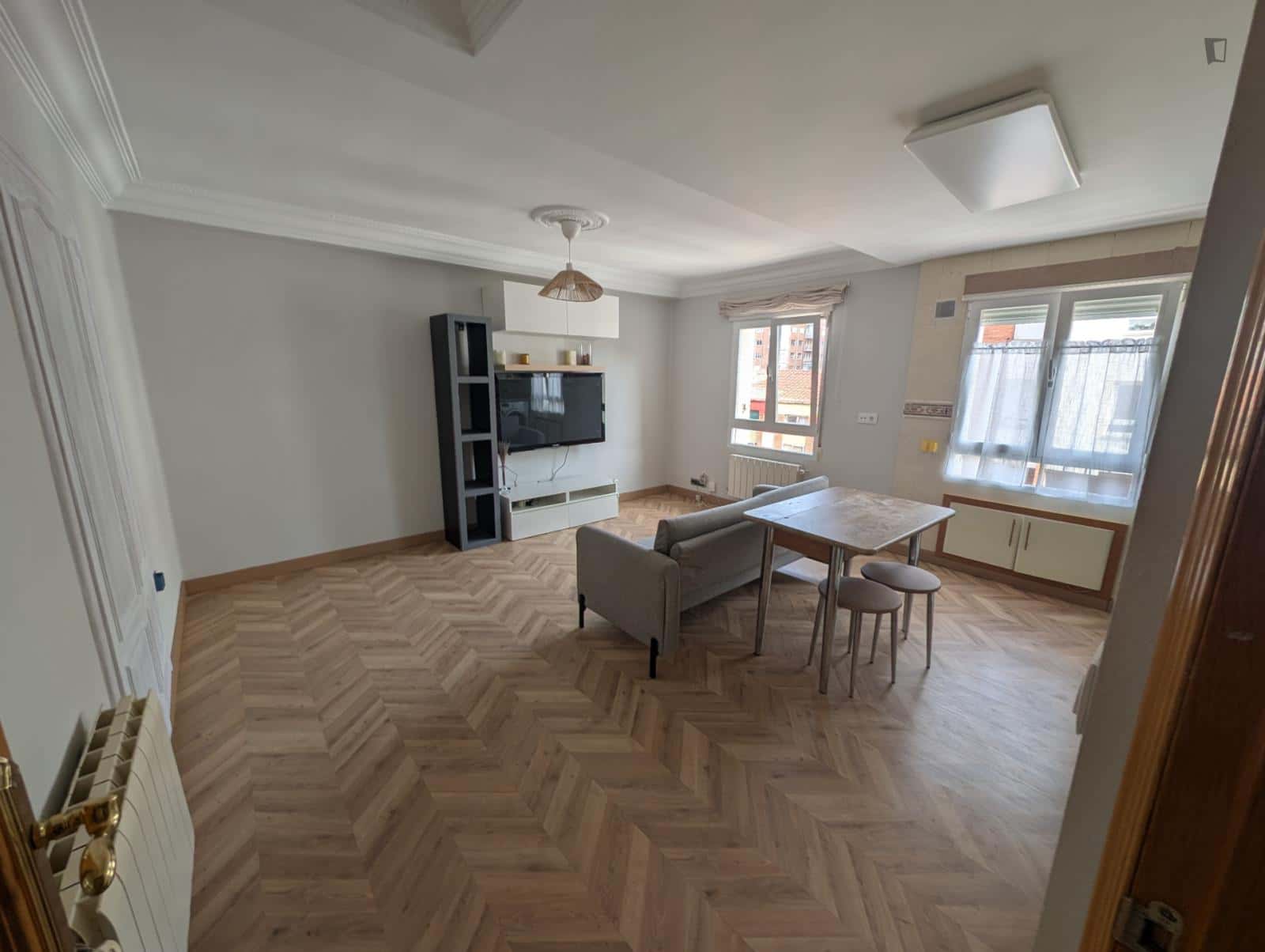 Apartment In Calle Segovia, Burgos For 80 M² With 3 Bedrooms - 1