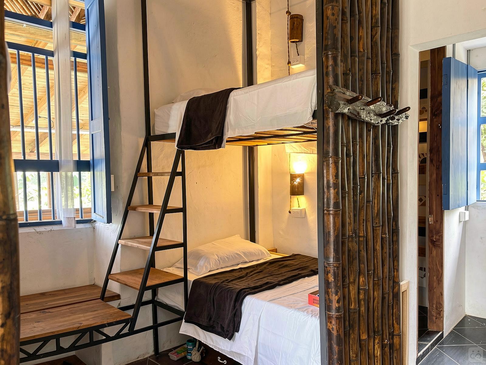  Bed In A 6-Bed Mixed Gender Room  -  Stunning Countryside House w/ Coworking + Yoga Studio  - Gallery -  1