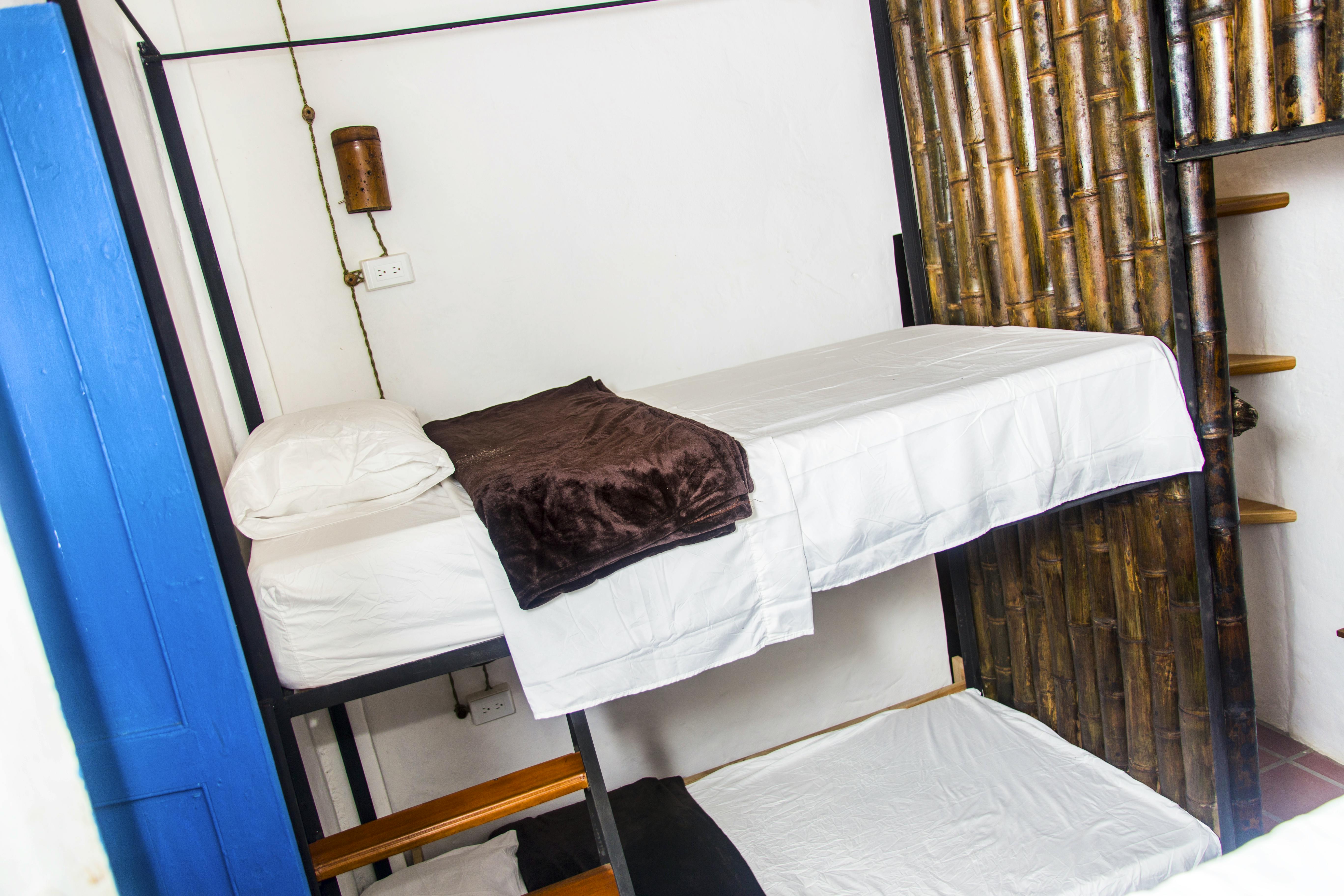  Bed In A 6-Bed Mixed Gender Room  -  Stunning Countryside House w/ Coworking + Yoga Studio  - Gallery -  8