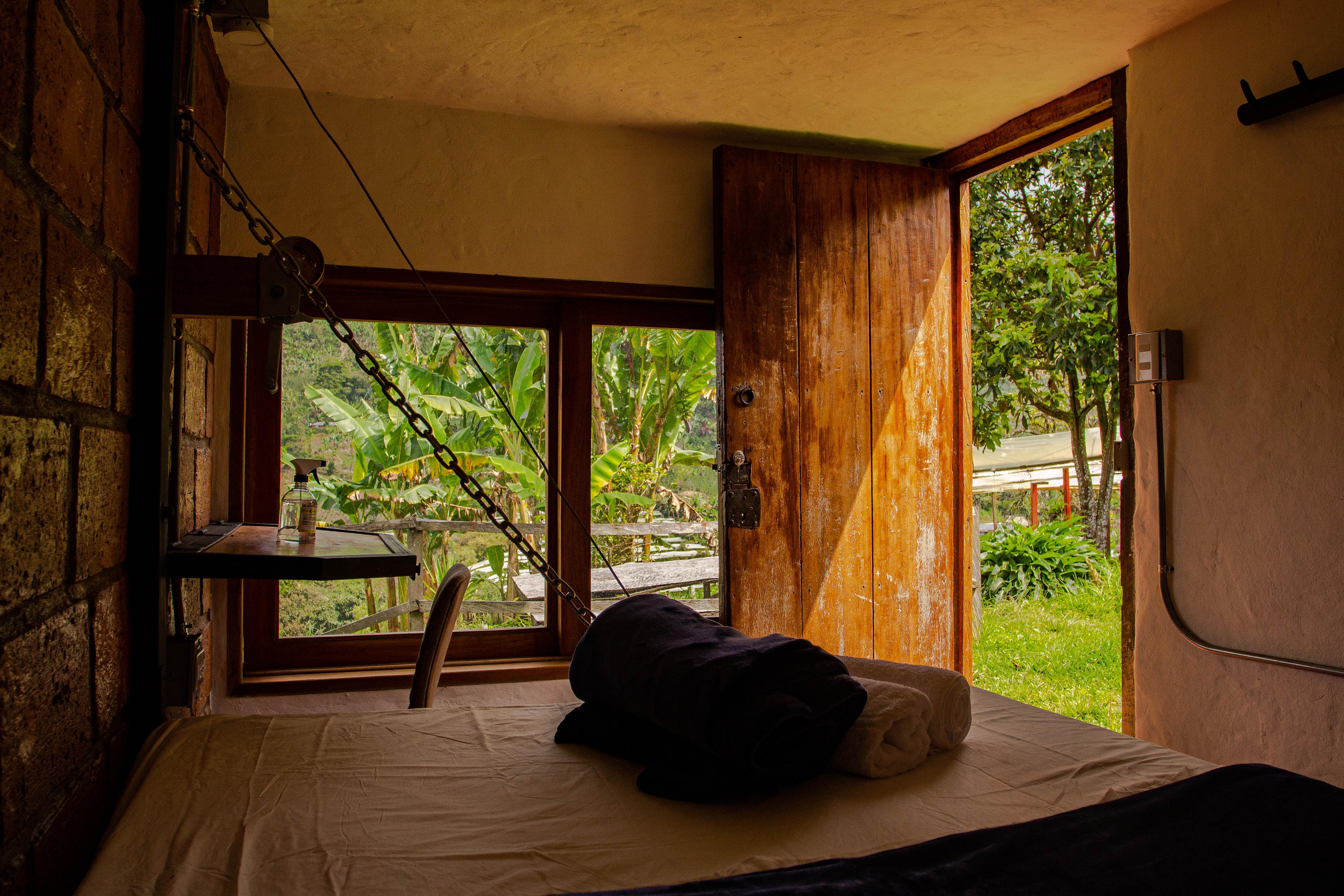 Private Ensuite Studio - Stunning Countryside House w/ Coworking + Yoga Studio - Gallery - 44