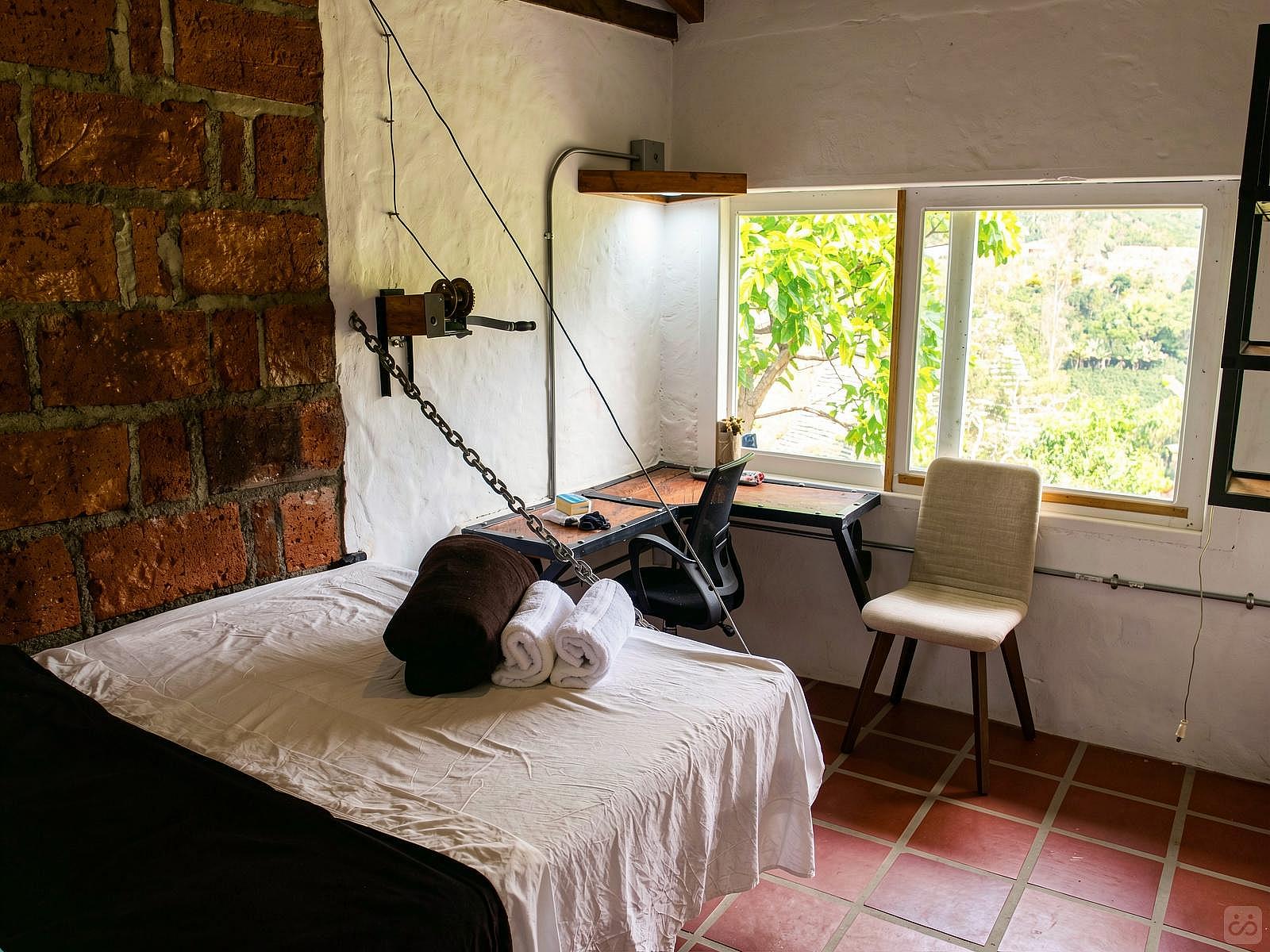 Private Ensuite Studio - Stunning Countryside House w/ Coworking + Yoga Studio - Gallery - 4