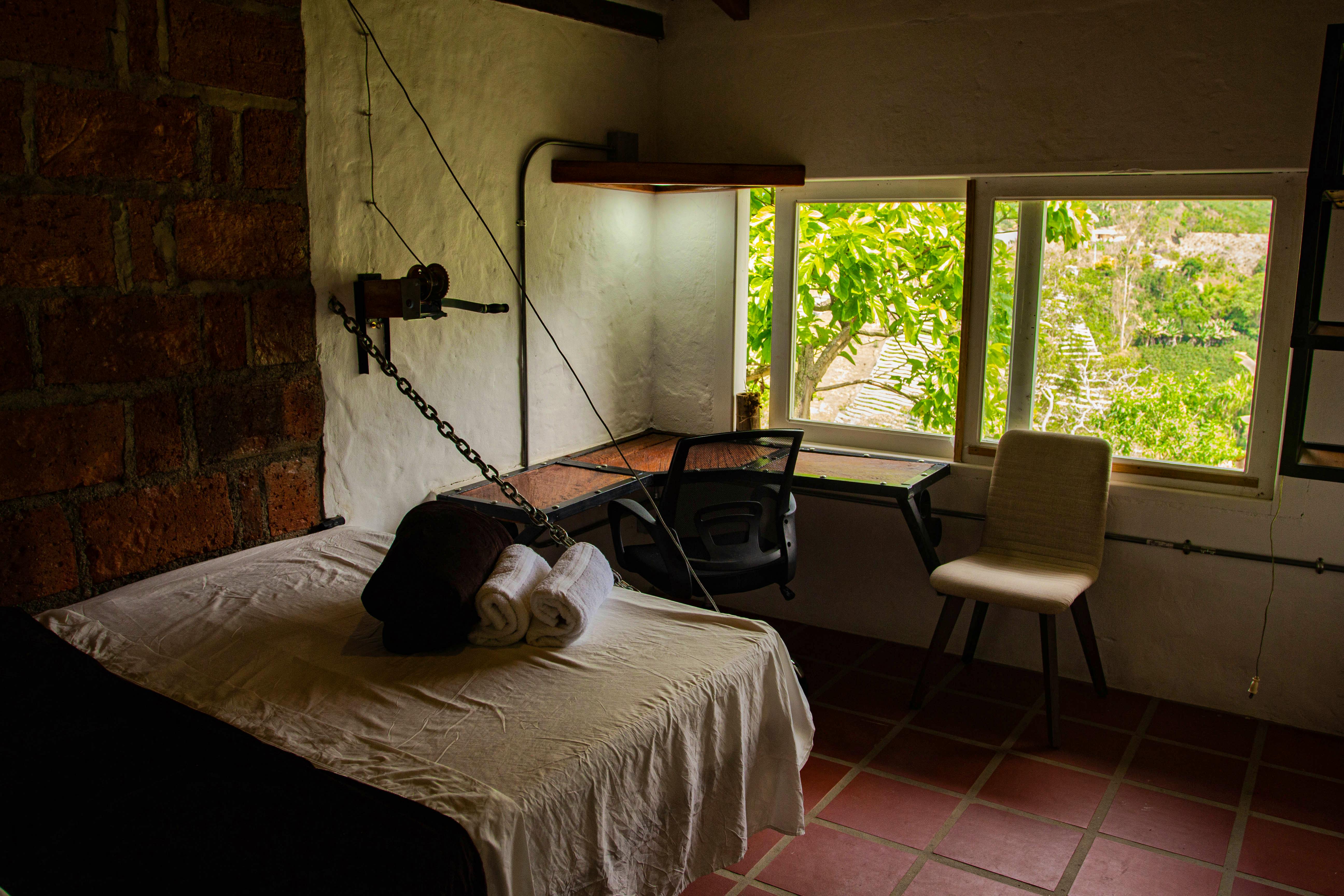 Private Ensuite Studio - Stunning Countryside House w/ Coworking + Yoga Studio - Gallery - 17